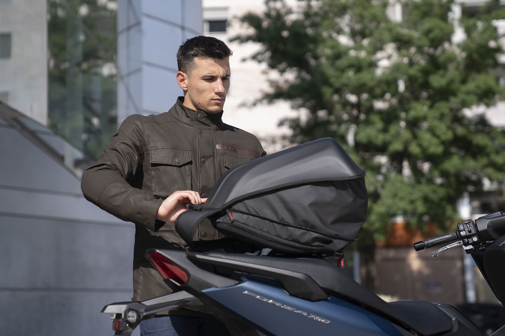 MOCHILA SEMIRÍGIDA LS2 SHIELD